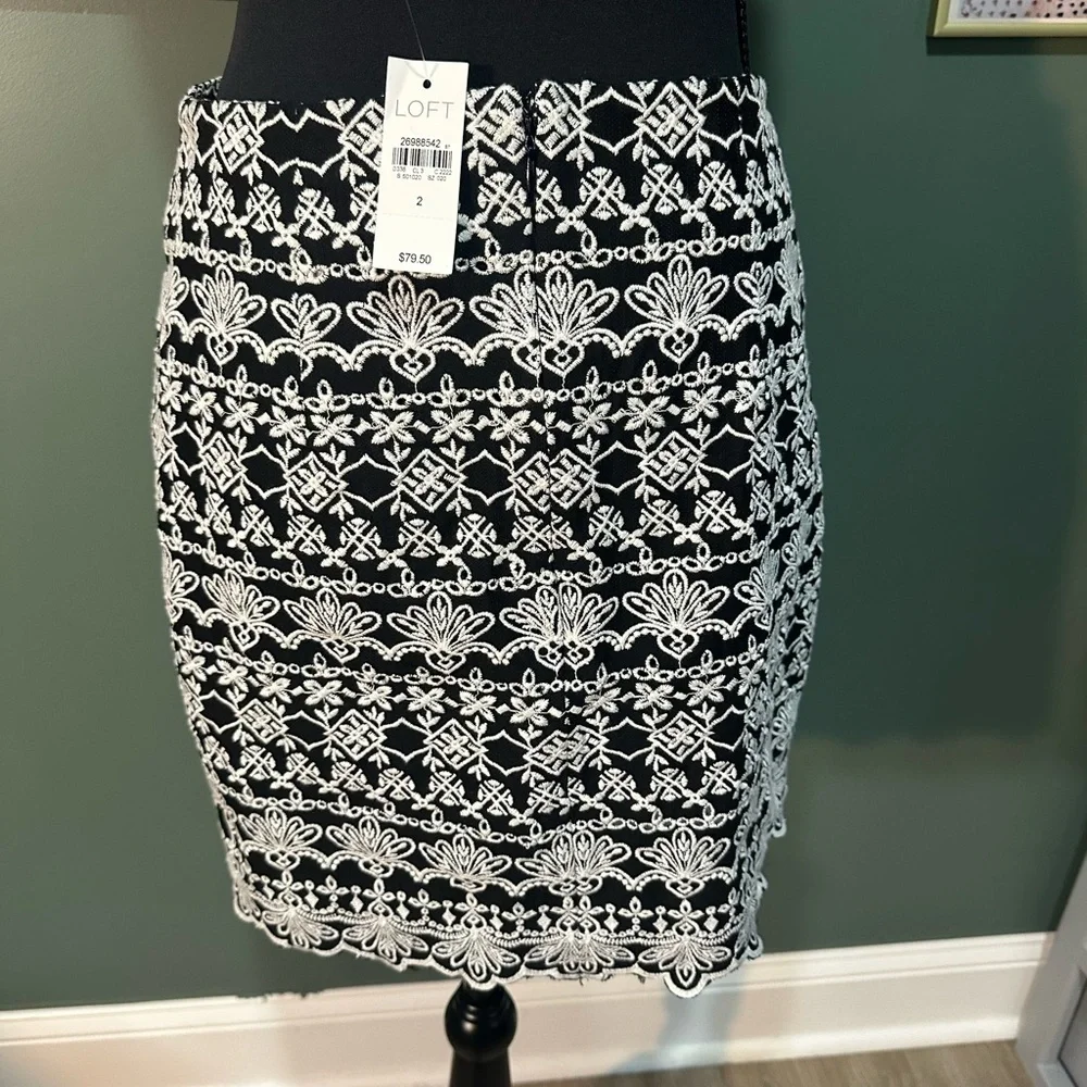 💕Loft NWT Black and White Embroidered Skirt Women’s Size 2